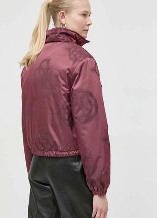 Утеплена бордова oversize куртка-бомбер guess3 фото