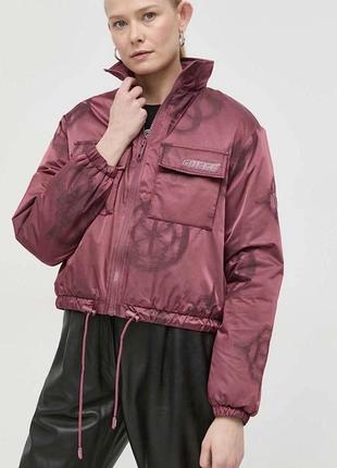 Утеплена бордова oversize куртка-бомбер guess
