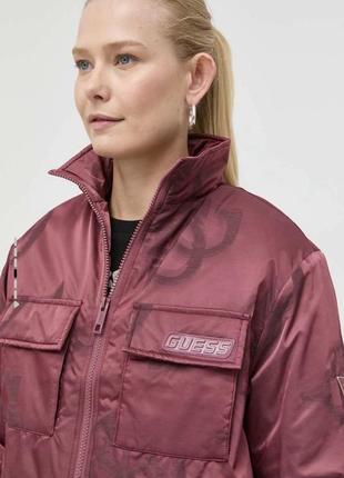 Утеплена бордова oversize куртка-бомбер guess4 фото
