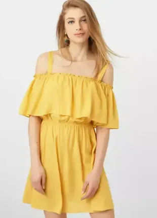 Короткое желтое летнее платье с оборкой от mango