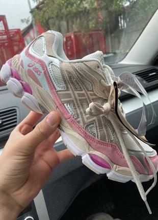 Жіночі кросівки asics gel nyc grey/pink