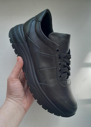 Натуральні шкіряні кросівки