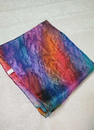 Легкий шелковый платок/шарф.