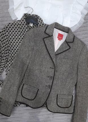 Красивий жіночий жакет, розмір s