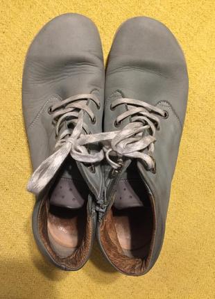 Мягкие кожаные ботинки