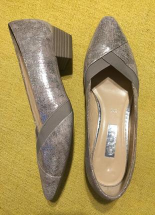 Кожаные туфли серебристые с зауженным носком португалия