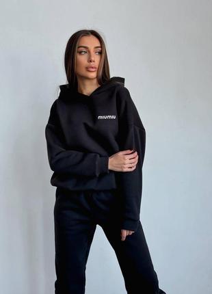 Жіночий спортивний костюм