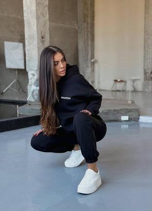 Жіночий спортивний костюм