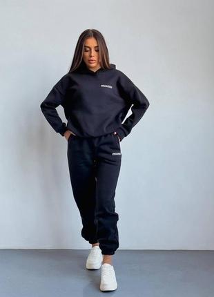 Жіночий спортивний костюм