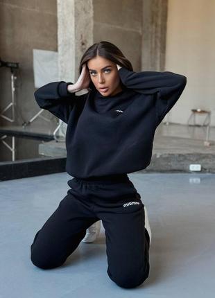 Жіночий спортивний костюм