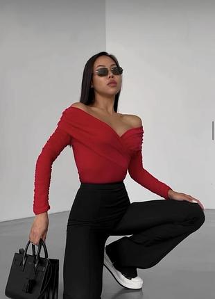Боди с открытыми плечами