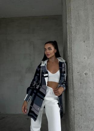 Сучасна тепла жіноча сорочка з капюшоном