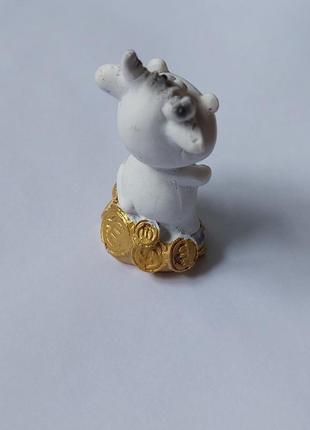 Керамическая фигурка коровка 2