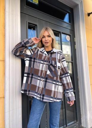 Тепла сорочка oversize в клітинку з капюшоном