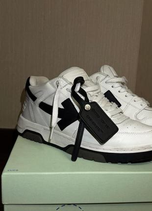 Кросівки off white