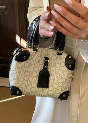 Сумка в стиле кельвин клян