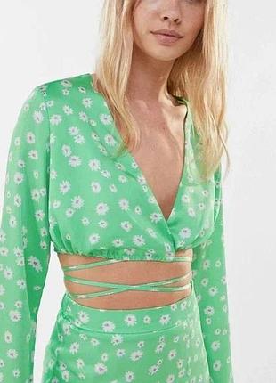 Квіткова богемна блуза з коротким топом з довгим рукавом bershka