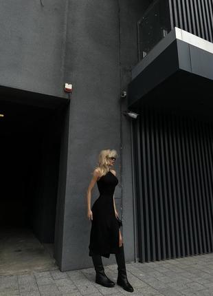 Ідеальна чорна сукня, яка підкреслить твою фігуру4 фото