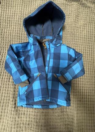 Легенька куртка на хлопчика,  стан ідеальний, розмір на фото, тканина не пропускає ні дощу ні вітру. на спинці фліс .
