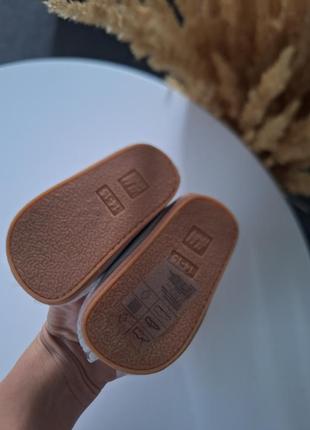 Нові туфлі на рочок