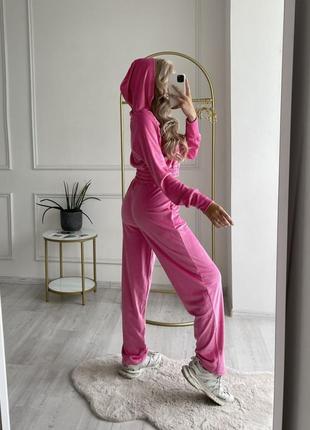 Барби, розовый трендовый велюровый спортивный костюм с разрезом для пальчика10 фото