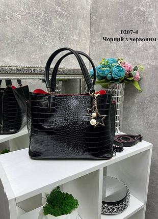 Женская стильная и качественная сумка из эко кожи черная с красным рептилием.