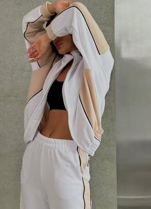 Повсякденний жіночий костюм з кофтою на блискавці