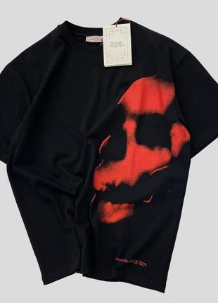 Черная футболка мужская с принтом в стиле alexander mcqueen