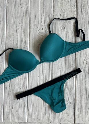 Комплект спідньої білизни Calvin klein бюстгальтер пуш-ап 70b труси стринги s