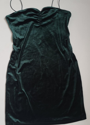 Теплое бархатное платье на бретельках