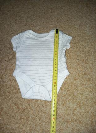 Фирменный бодик на новорождённых