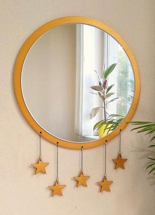 Кругле декоративне дзеркало з висячими зірками в дерев'яній рамі, інтер'єрне дзеркало...