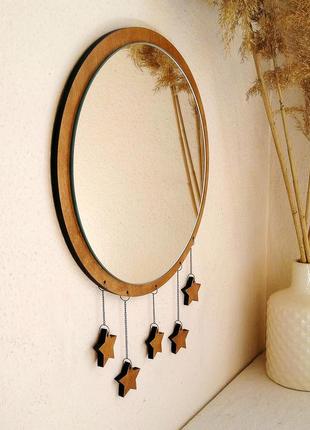Кругле декоративне дзеркало з висячими зірками в дерев'яній рамі, інтер'єрне дзеркало...