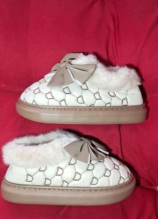 Молочні уги короткі жіночі з хутром, дутіки утеплені для дівчат, дутики, автоледі...