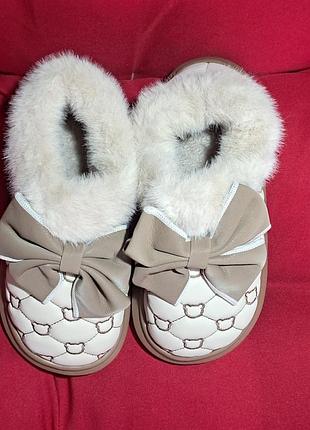 Молочні уги короткі жіночі з хутром, дутіки утеплені для дівчат, дутики, автоледі...