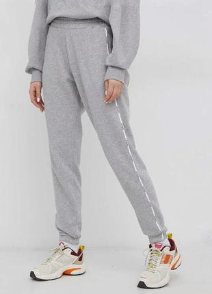 Сірі утеплені спортивки reebok оригінал m/l