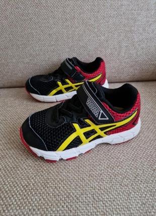 Кроссовки на липучкахasics 1968 1000 / размер 25 оригинал
