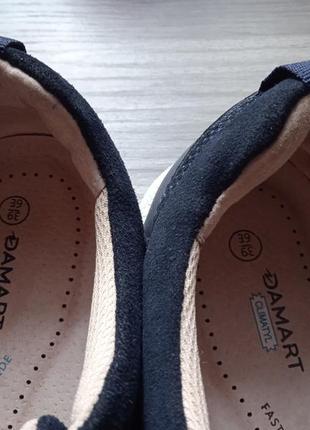 Кросівки жіночі