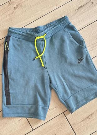 Чоловічі спортивні шорти nike розмір m
