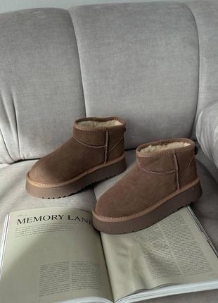 Натуральные замшевые шоколадные угги на высокой подошве (мини)