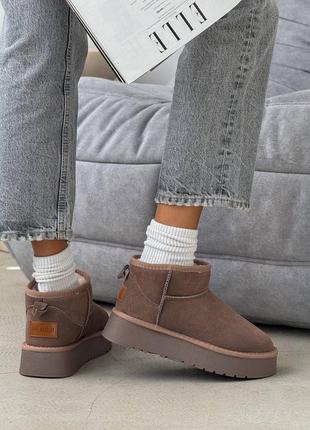 Натуральные замшевые шоколадные угги на высокой подошве (мини)