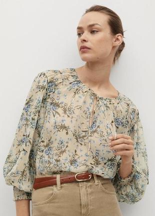 Блуза с цветочным принтом mango