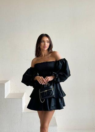 Жіноча якісна атласна вечірня коротка сукня з довгими пишними рукавами чорна