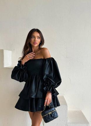 Жіноча якісна атласна вечірня коротка сукня з довгими пишними рукавами чорна