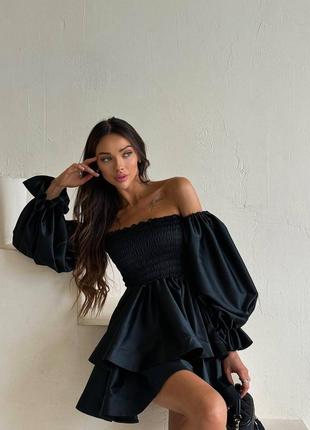 Жіноча якісна атласна вечірня коротка сукня з довгими пишними рукавами чорна