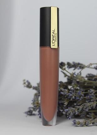 Матовая стойкая жидкая нюдовая нюд коричневая помада тинт лореаль l'oreal paris rouge signature 122 i tearse