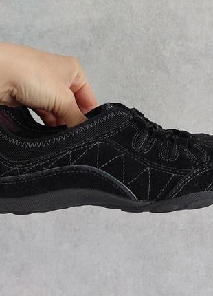 Замшеві кросівки clarks