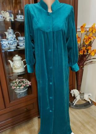 Халат велюровый.