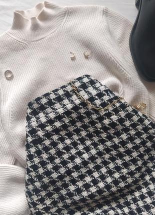 Чорно-біла твідова спідниця у гусячу лапку