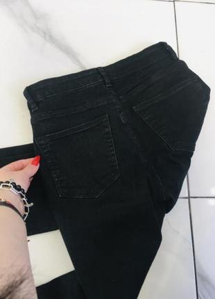 Укорочені чорні джинси кльош із необробленим краєм zara5 фото